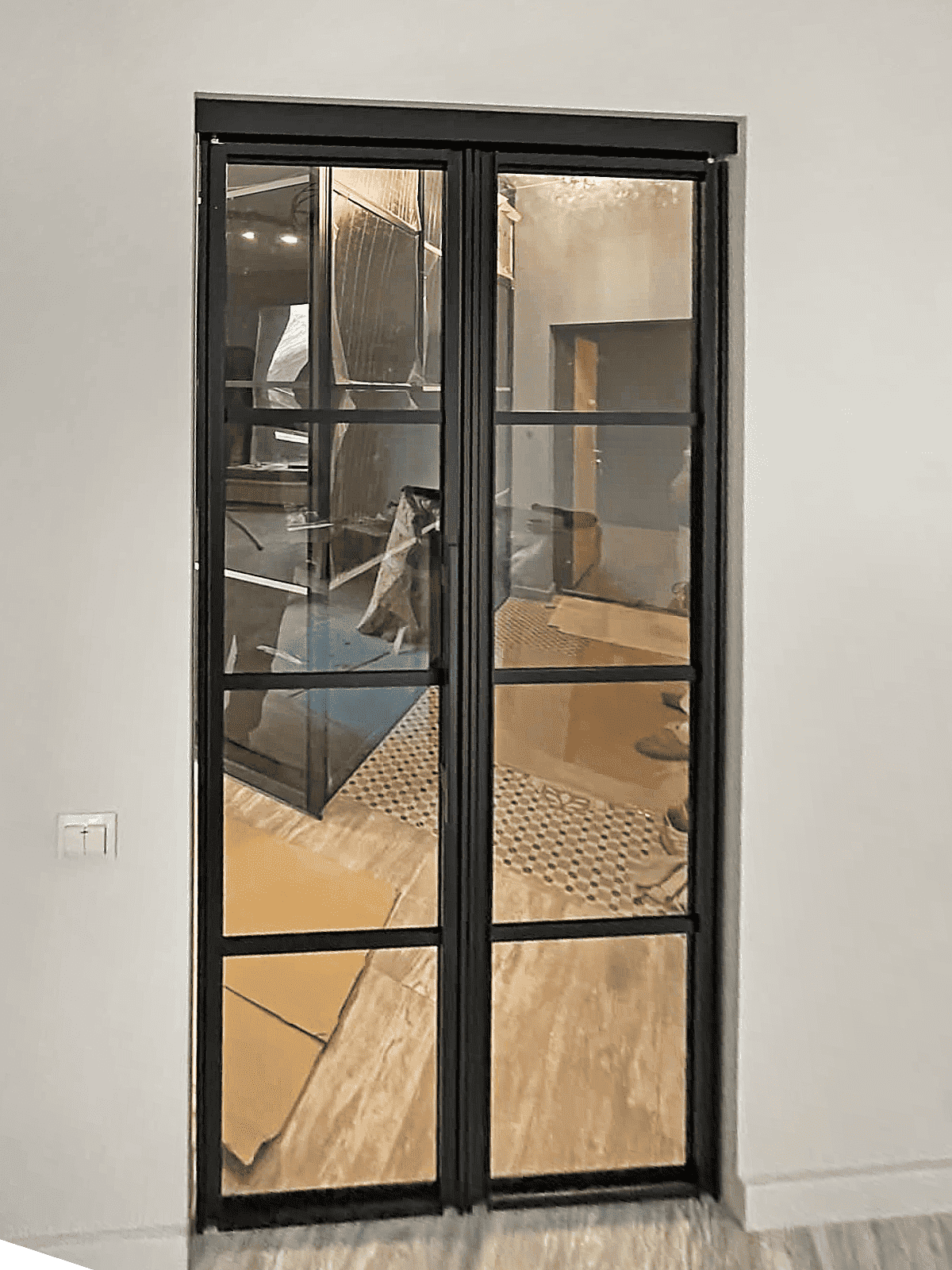 Стеклянные перегородки для гардеробной в спальне