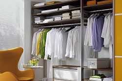 Перегородка для зонирования ТВ-зоны с черным профилем S1200 и стеклянными вставками