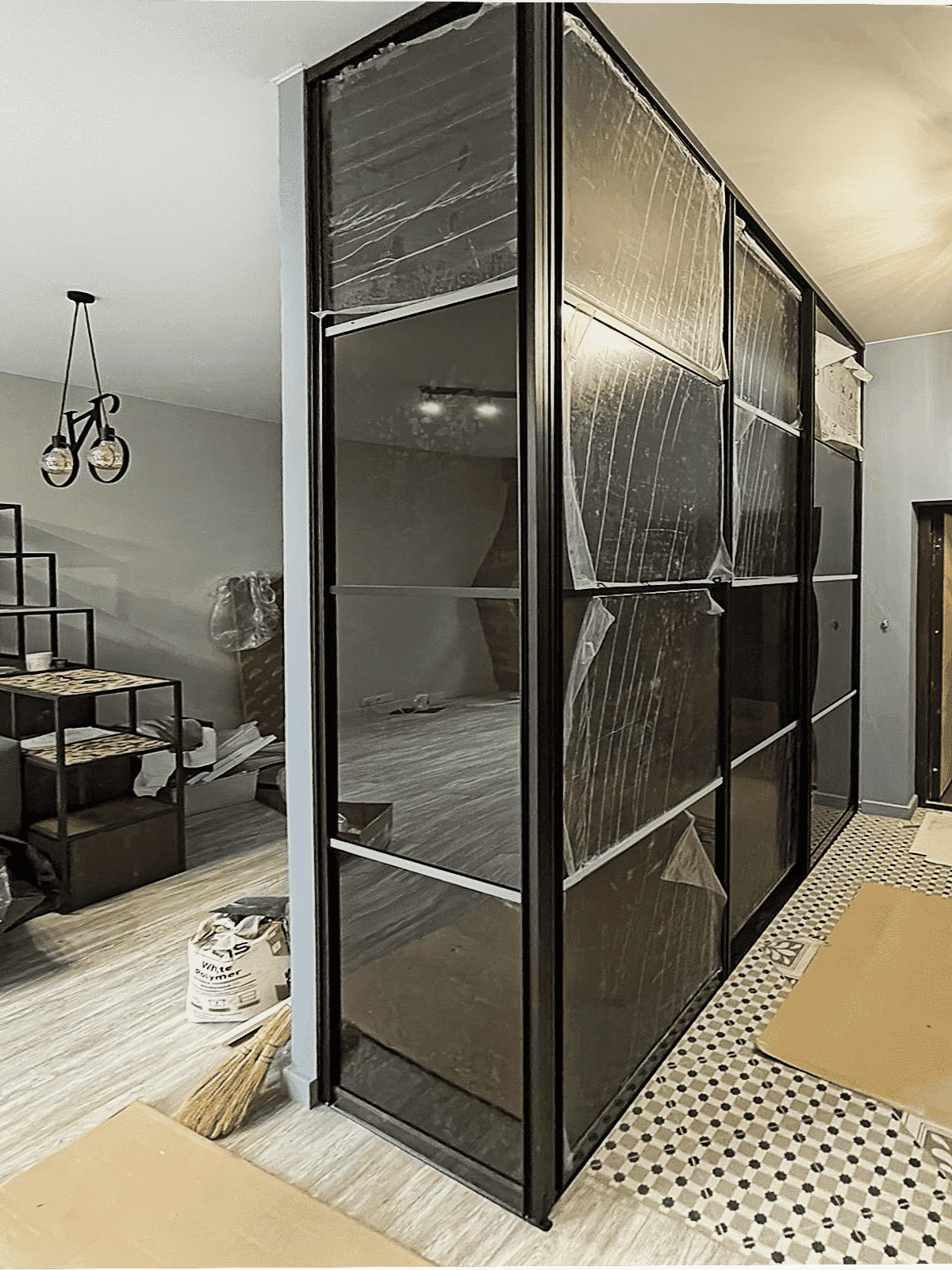 Раздвижные перегородки в гардеробную комнату