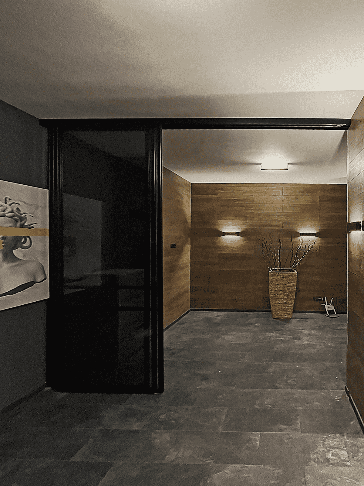 Раздвижные перегородки в гардеробную комнату