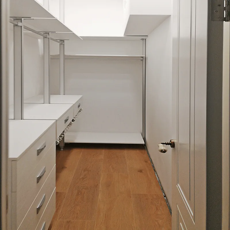 Гардеробная система SLIM EUREKA с постирочной для функционального хранения вещей