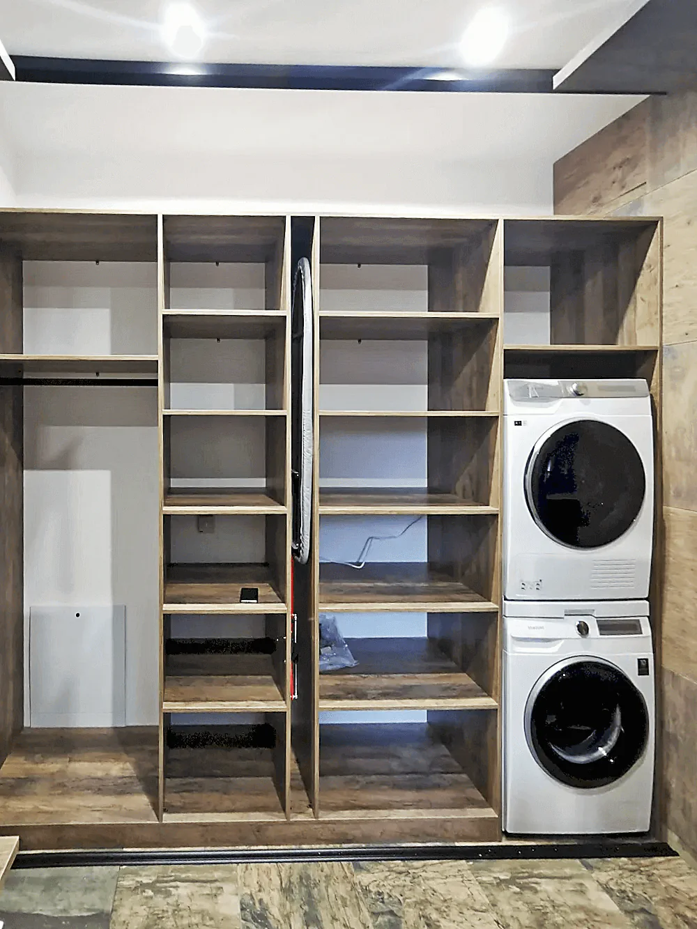 Гардеробная система VITRA Alum для стильного хранения одежды и аксессуаров