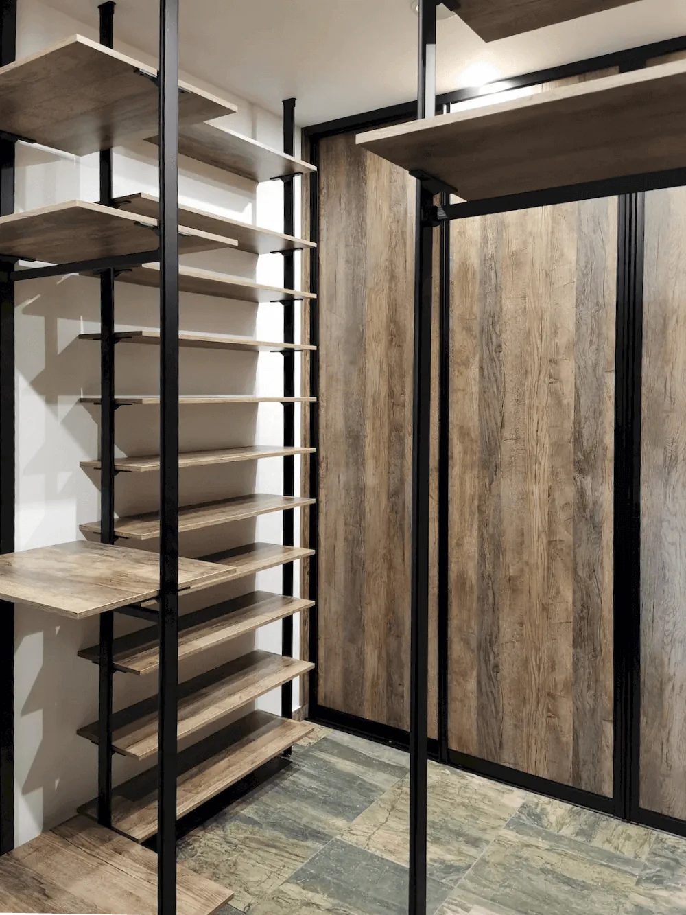 Гардеробная система VITRA Alum для стильного хранения одежды и аксессуаров