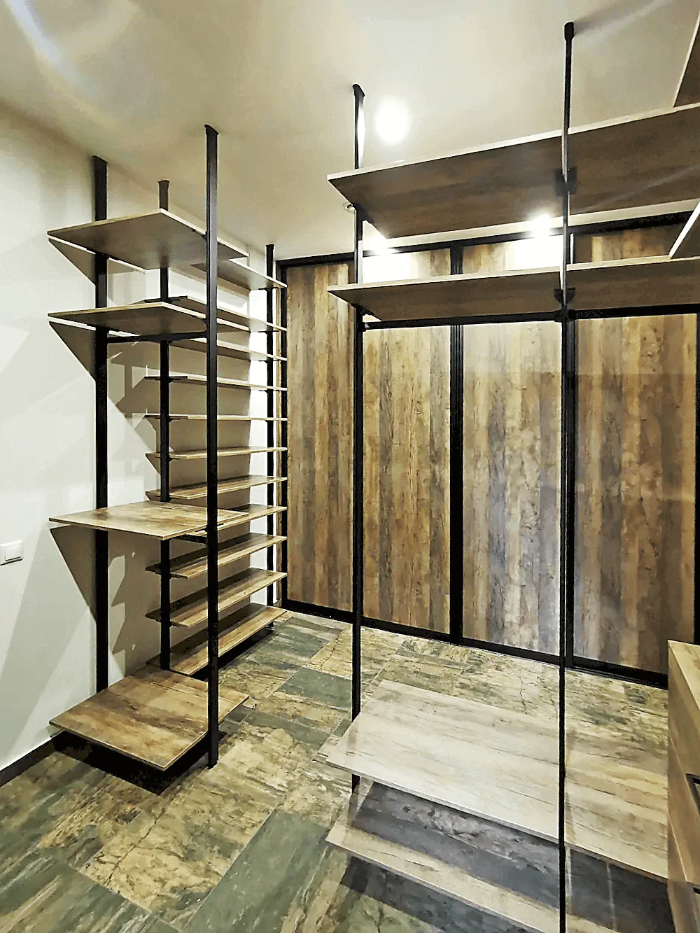 Гардеробная система VITRA Alum для стильного хранения одежды и аксессуаров