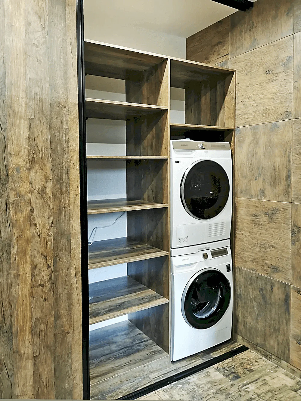 Гардеробная система VITRA Alum для стильного хранения одежды и аксессуаров