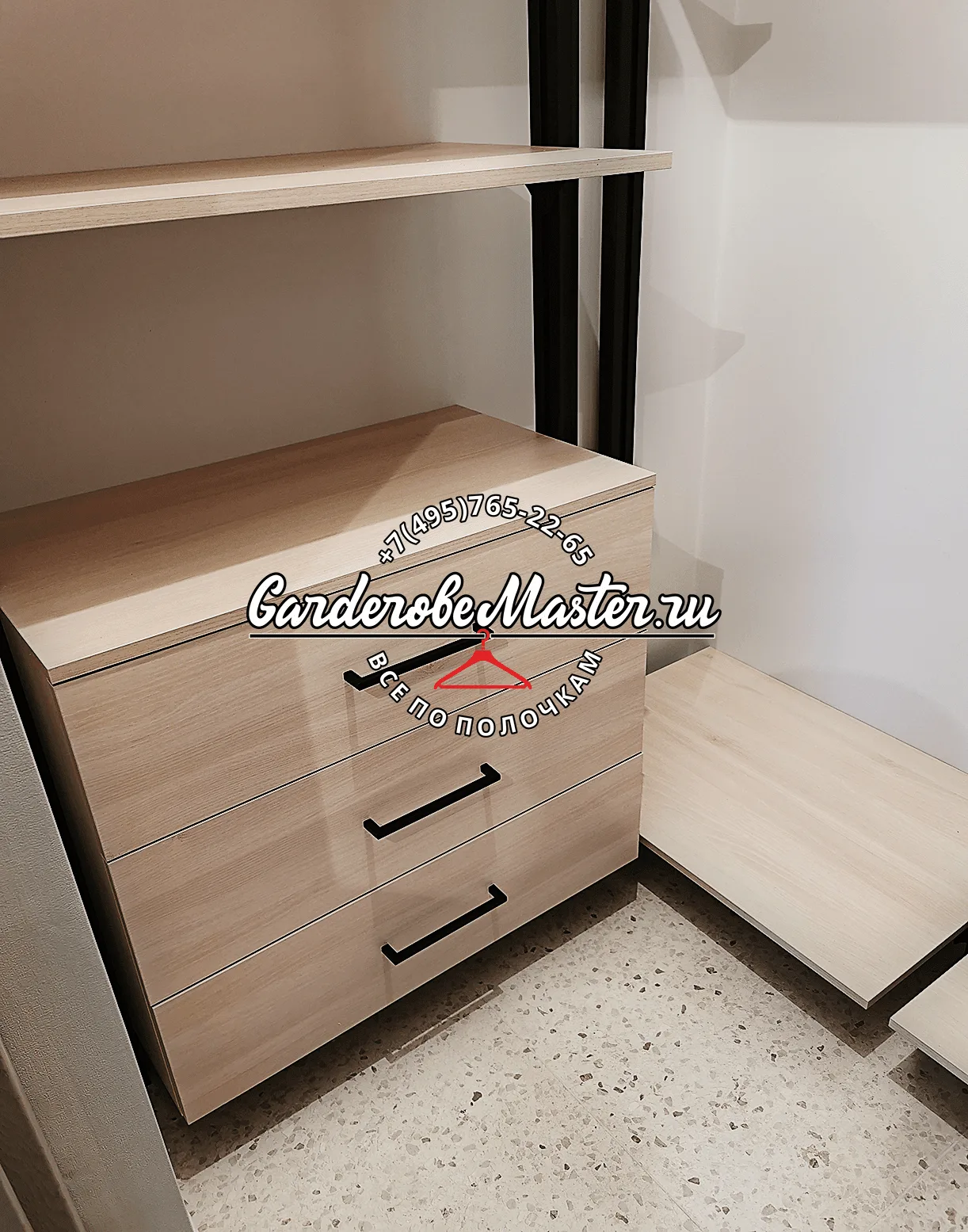 Детская гардеробная VITRA Alum с алюминиевыми профилями и индивидуальным дизайном