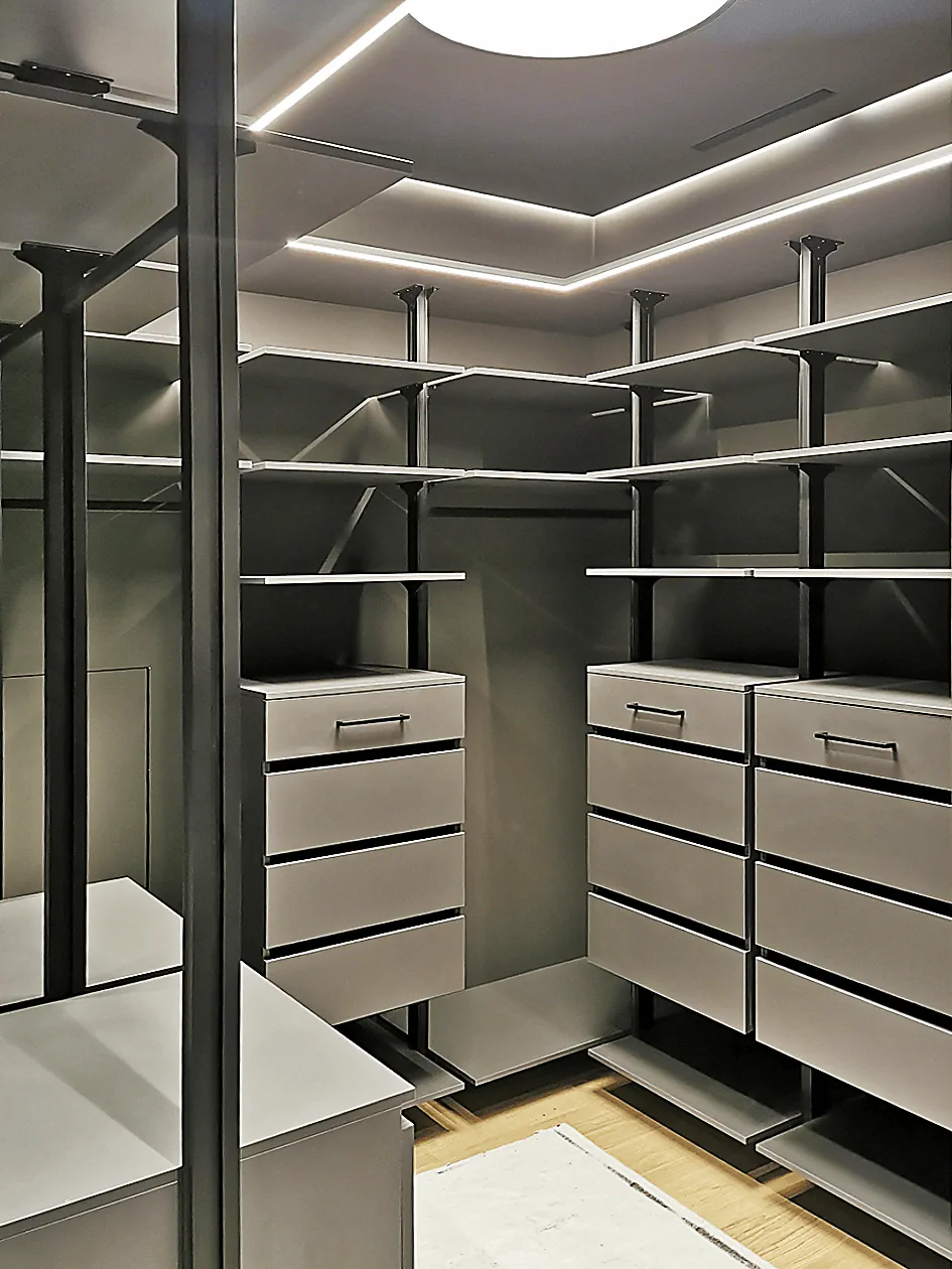 Гардеробная система VITRA Black из алюминиевых профилей для стильного хранения вещей