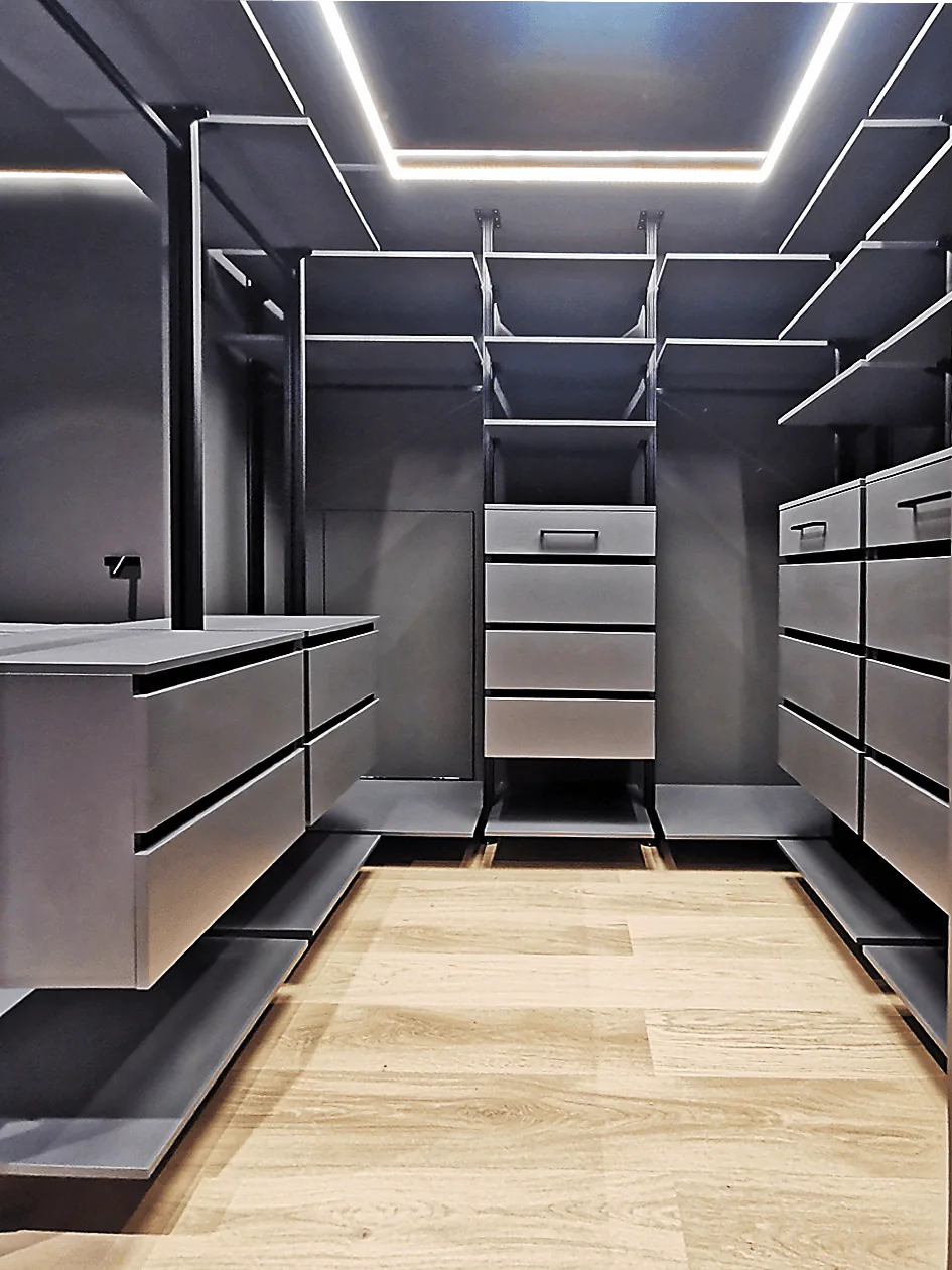 Гардеробная система VITRA Black из алюминиевых профилей для стильного хранения вещей