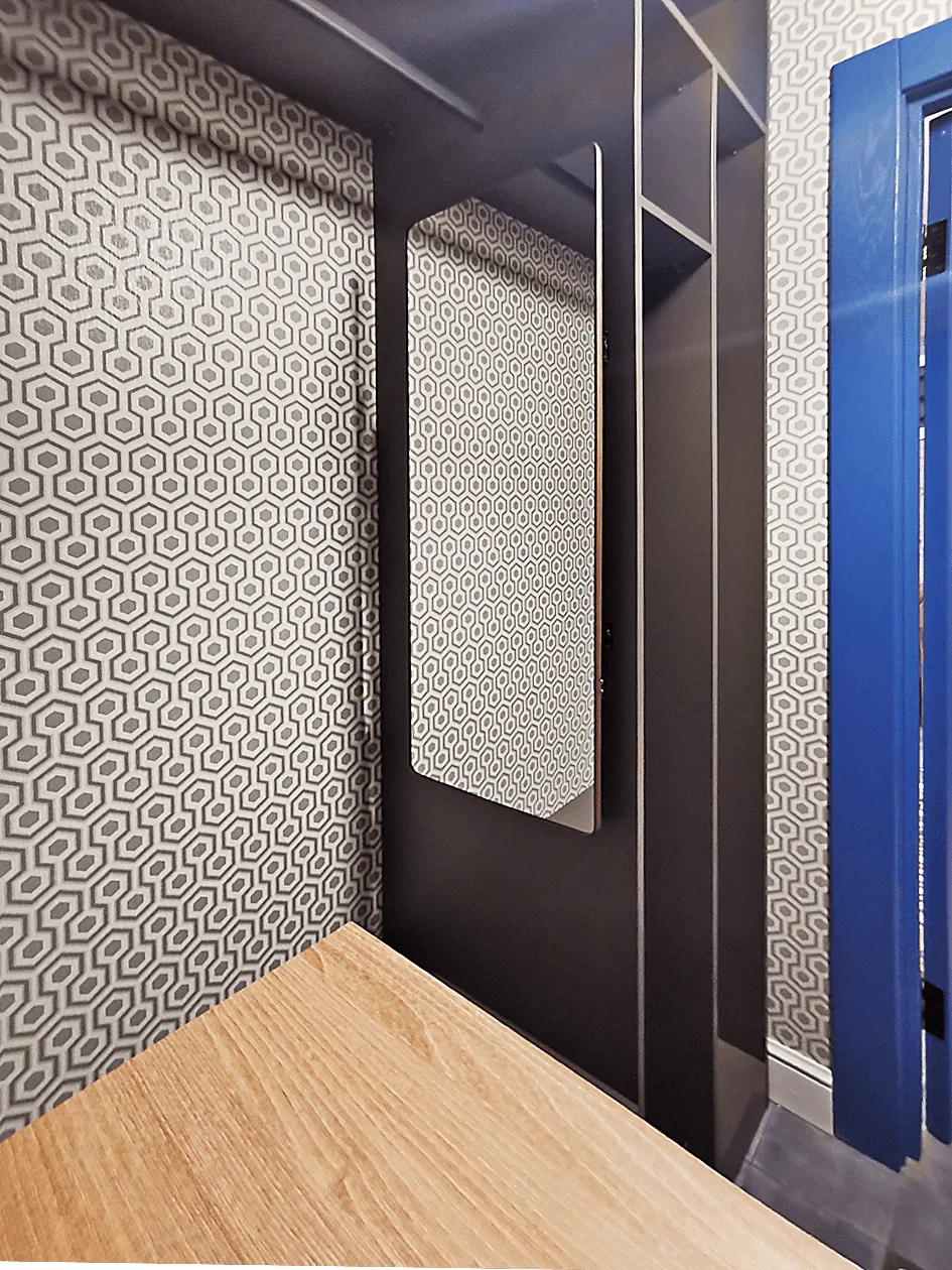 Гардеробная для мальчика Stilos Black с алюминиевыми стойками и LED подсветкой