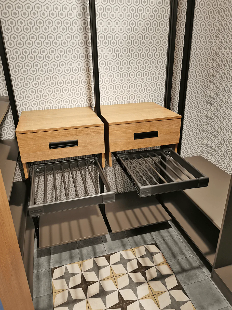 Гардеробная для мальчика Stilos Black с алюминиевыми стойками и LED подсветкой