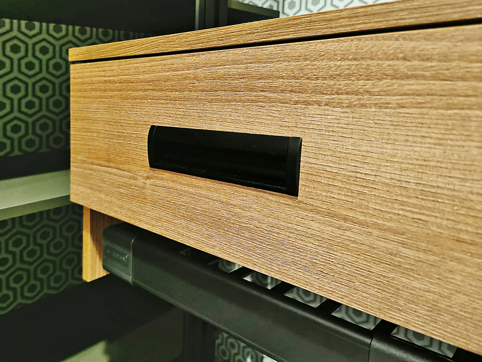 Гардеробная для мальчика Stilos Black с алюминиевыми стойками и LED подсветкой