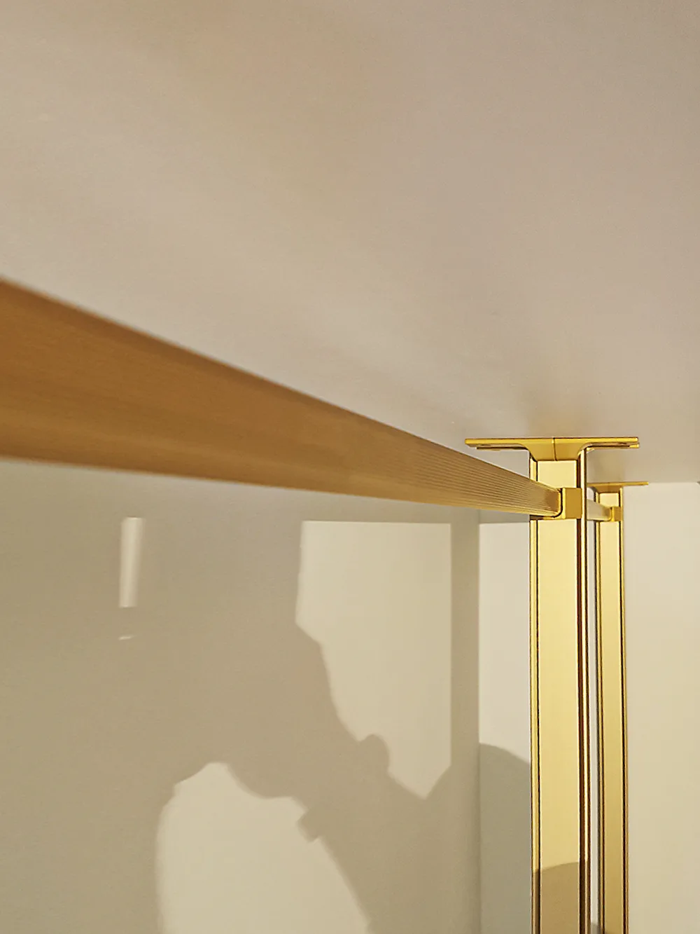 Гардеробная на мансарде SLIM ALUM с индивидуальным дизайном и качественной фурнитурой