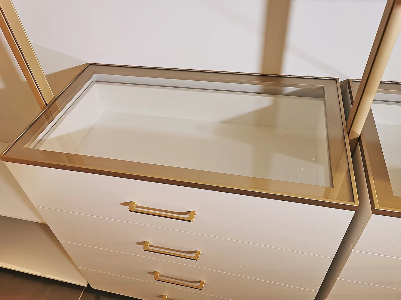 Гардеробная на мансарде SLIM ALUM с индивидуальным дизайном и качественной фурнитурой