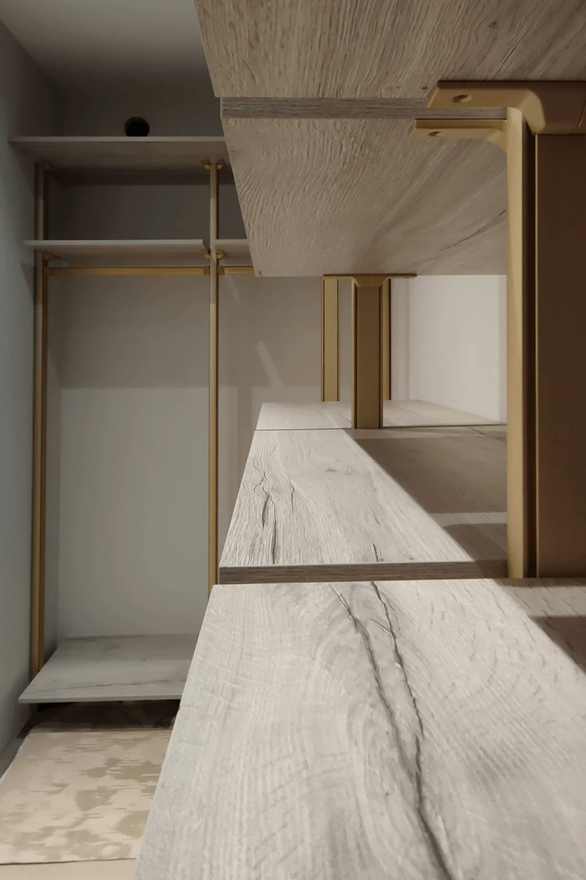 Гардеробная система Vitra Black с алюминиевыми профилями и индивидуальным дизайном