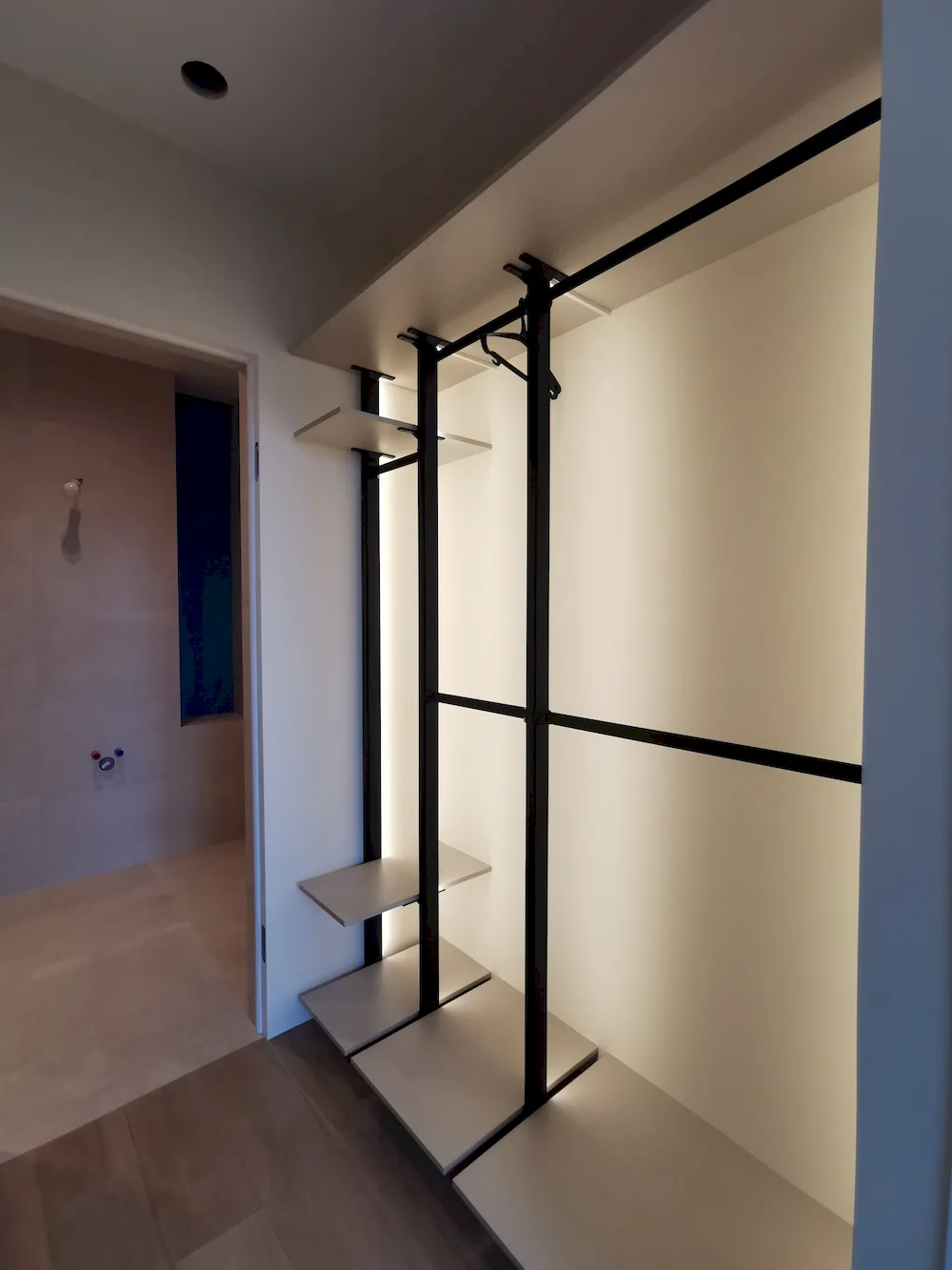 Гардеробная система на стойках Vitra Black с индивидуальным выбором цвета и фурнитуры