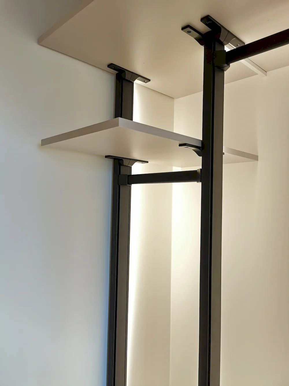 Гардеробная система на стойках Vitra Black с индивидуальным выбором цвета и фурнитуры