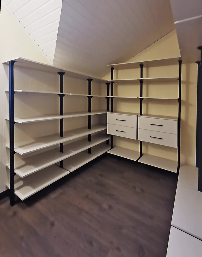 Гардеробная система STILOS Alum с алюминиевыми профилями и индивидуальным дизайном