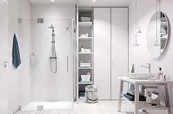 Зеркальные раздвижные двери с разделителями для гардеробной комнаты