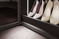 Встроенный распашной шкаф в спальню с качественными европейскими материалами