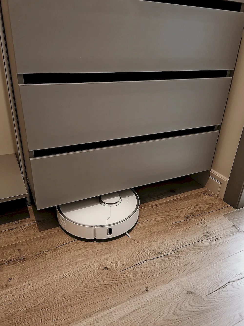 Гардеробная система SLIM Alum из алюминиевых профилей для стильного хранения вещей