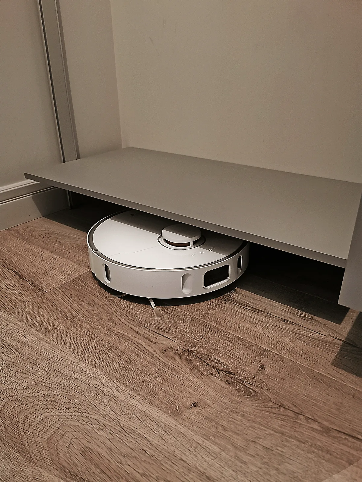 Гардеробная система SLIM Alum из алюминиевых профилей для стильного хранения вещей