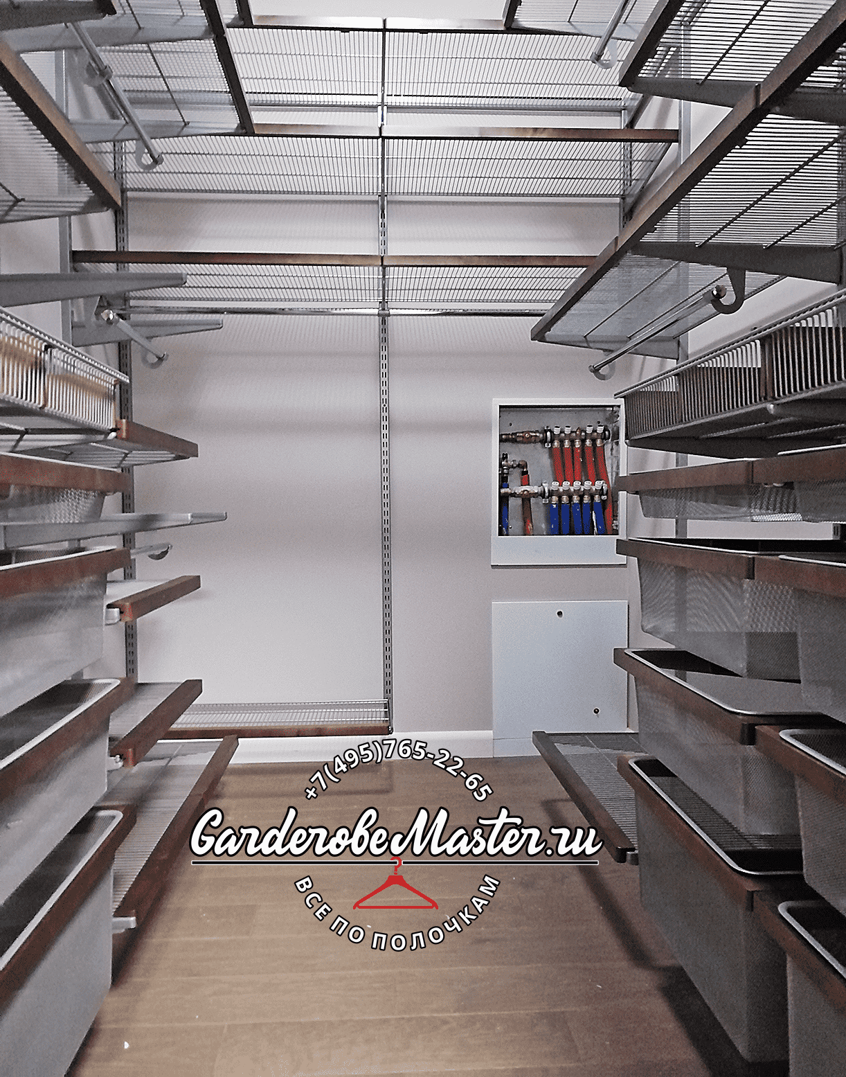 Гардеробная комната, фронтальный вид из проёма