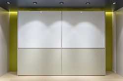 Маленький шкаф с RPS системой для распашных дверей в темной бронзе