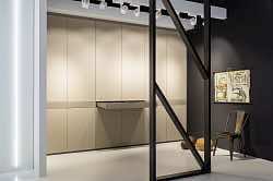 Шкаф с распашными дверьми в желтом цвете для стильного хранения одежды