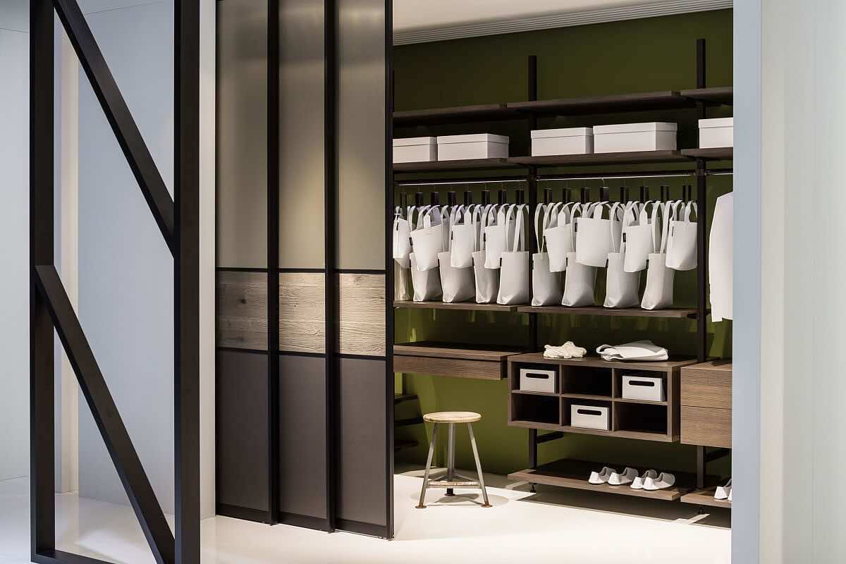 Раздвижная перегородка для офисов и салонов красоты с матовым и прозрачным стеклом