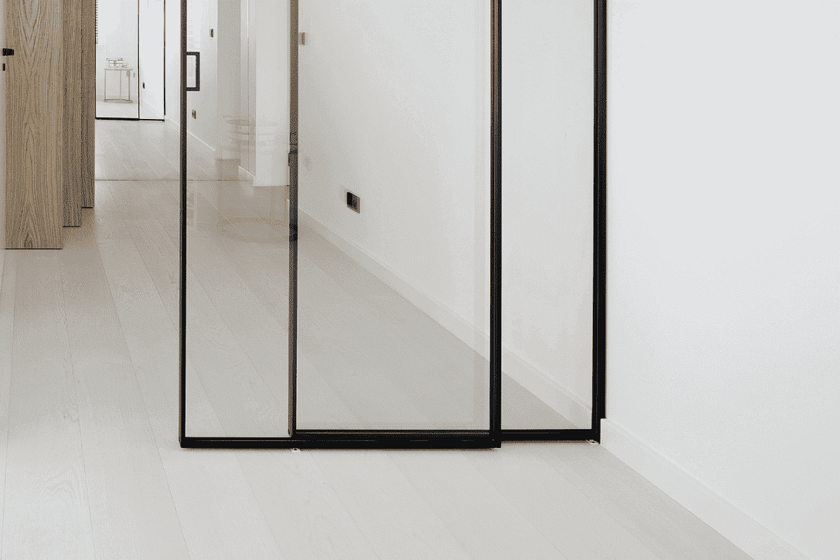 Складные двери для ванной: стильное решение для экономии пространства