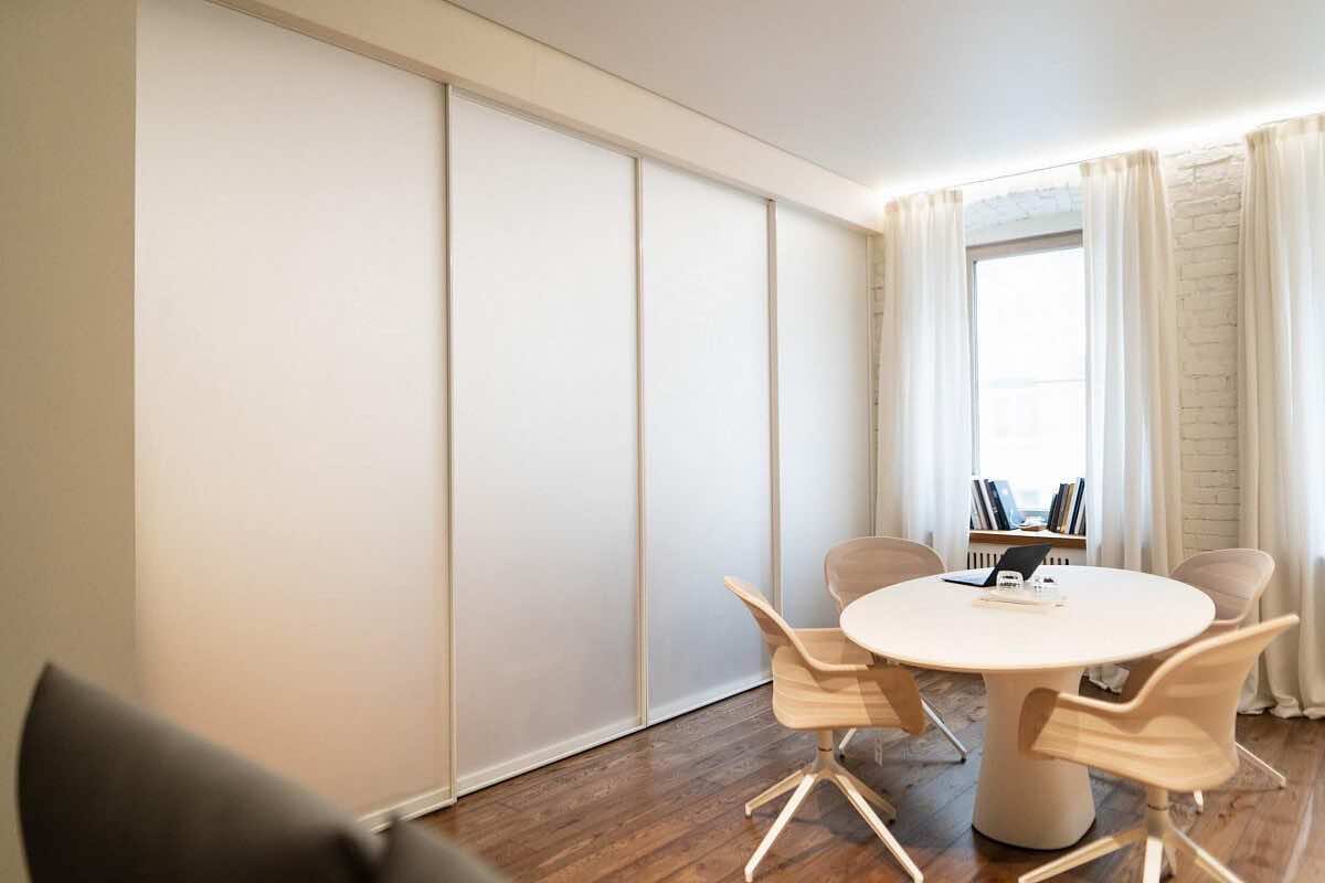 Гардеробная система Стилос из ЛДСП с алюминиевым профилем и фурнитурой Blum