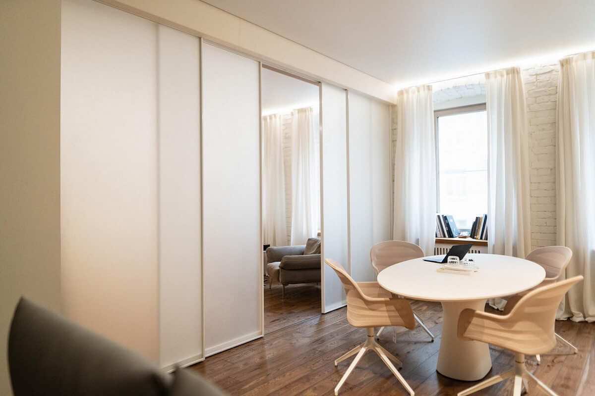 Гардеробная система Стилос из ЛДСП с алюминиевым профилем и фурнитурой Blum