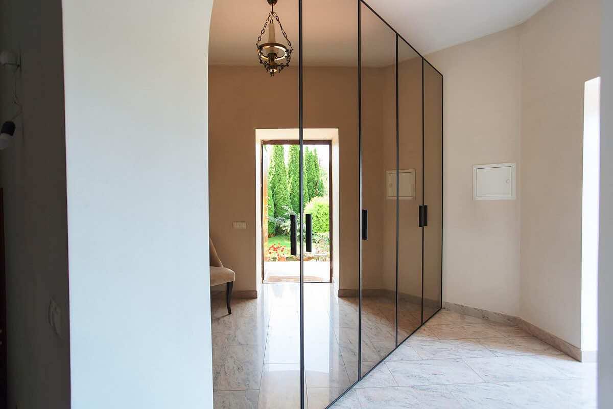 Интерьерная система с рабочим местом и удобным хранением для кабинета