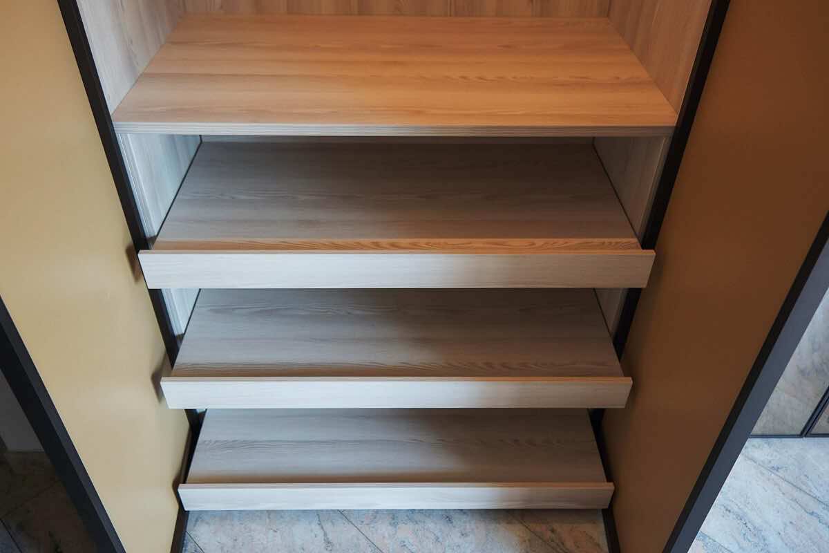 Интерьерная система с рабочим местом и удобным хранением для кабинета