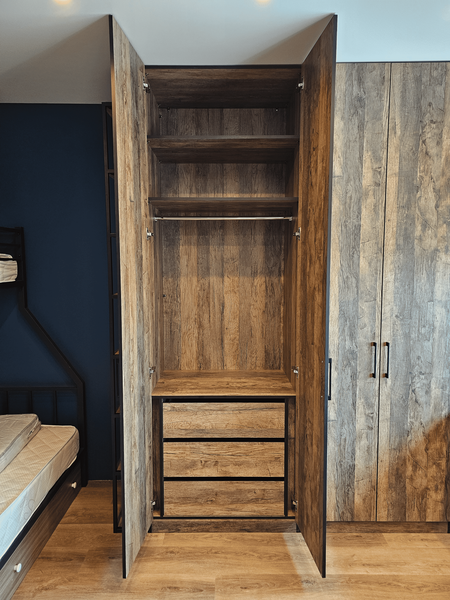 Внутреннее наполнение шкафа с полками и ящиками