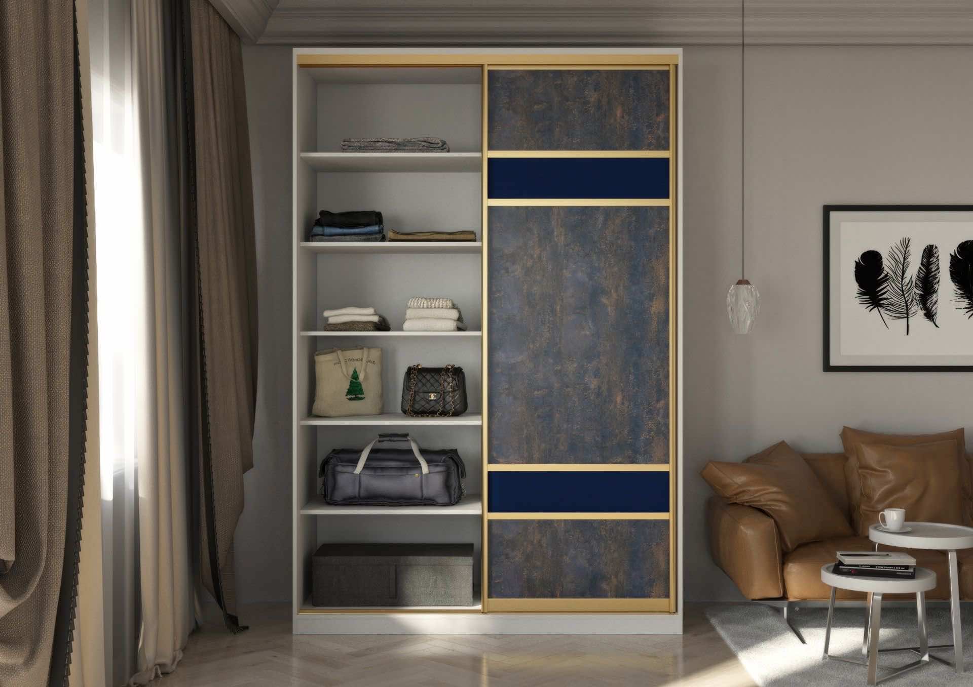 Встроенный шкаф в нише с распашной дверью и алюминиевой рамкой для санузла