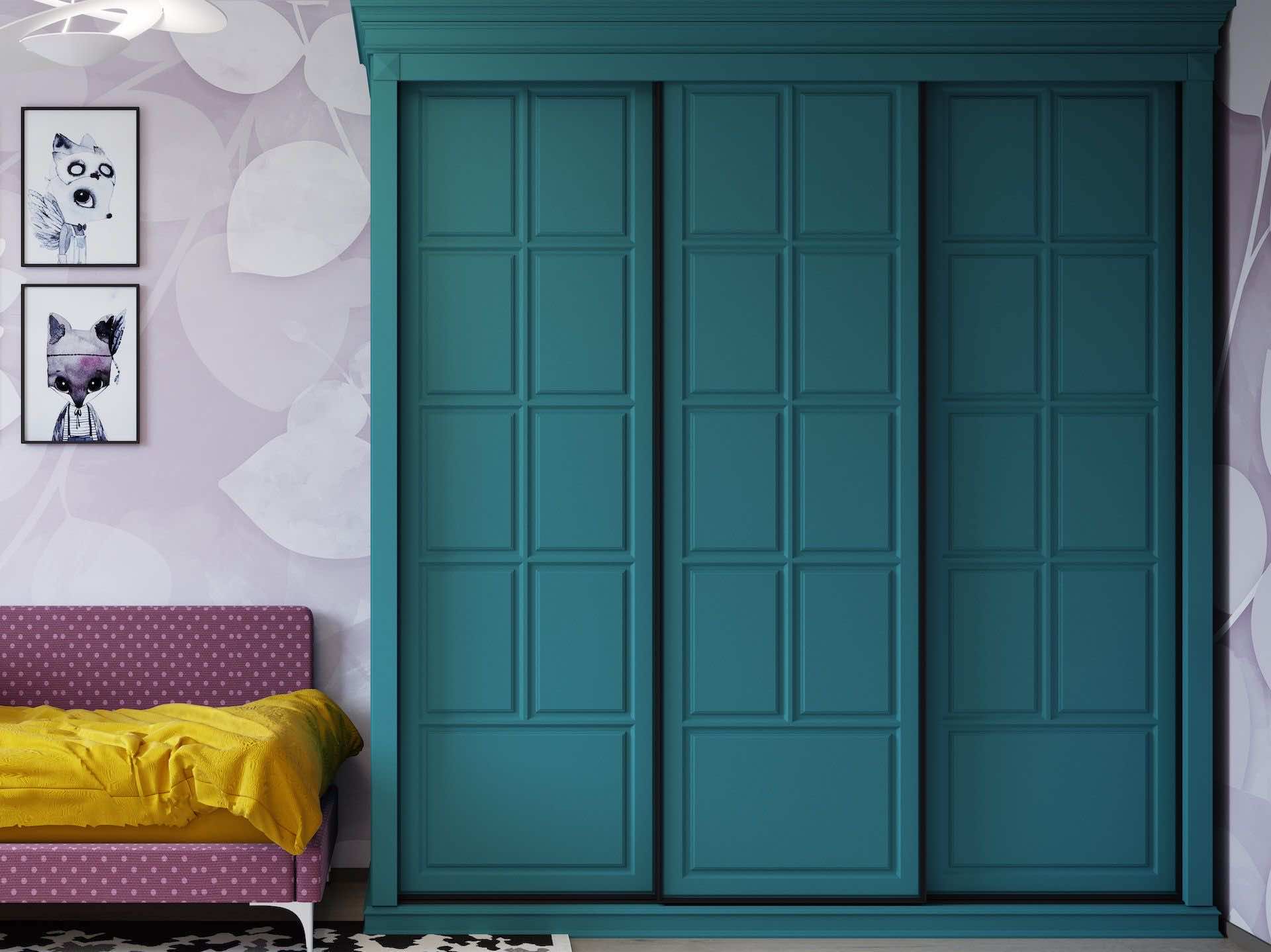 Белый встроенный шкаф-купе с врезными ручками для прихожей и спальни