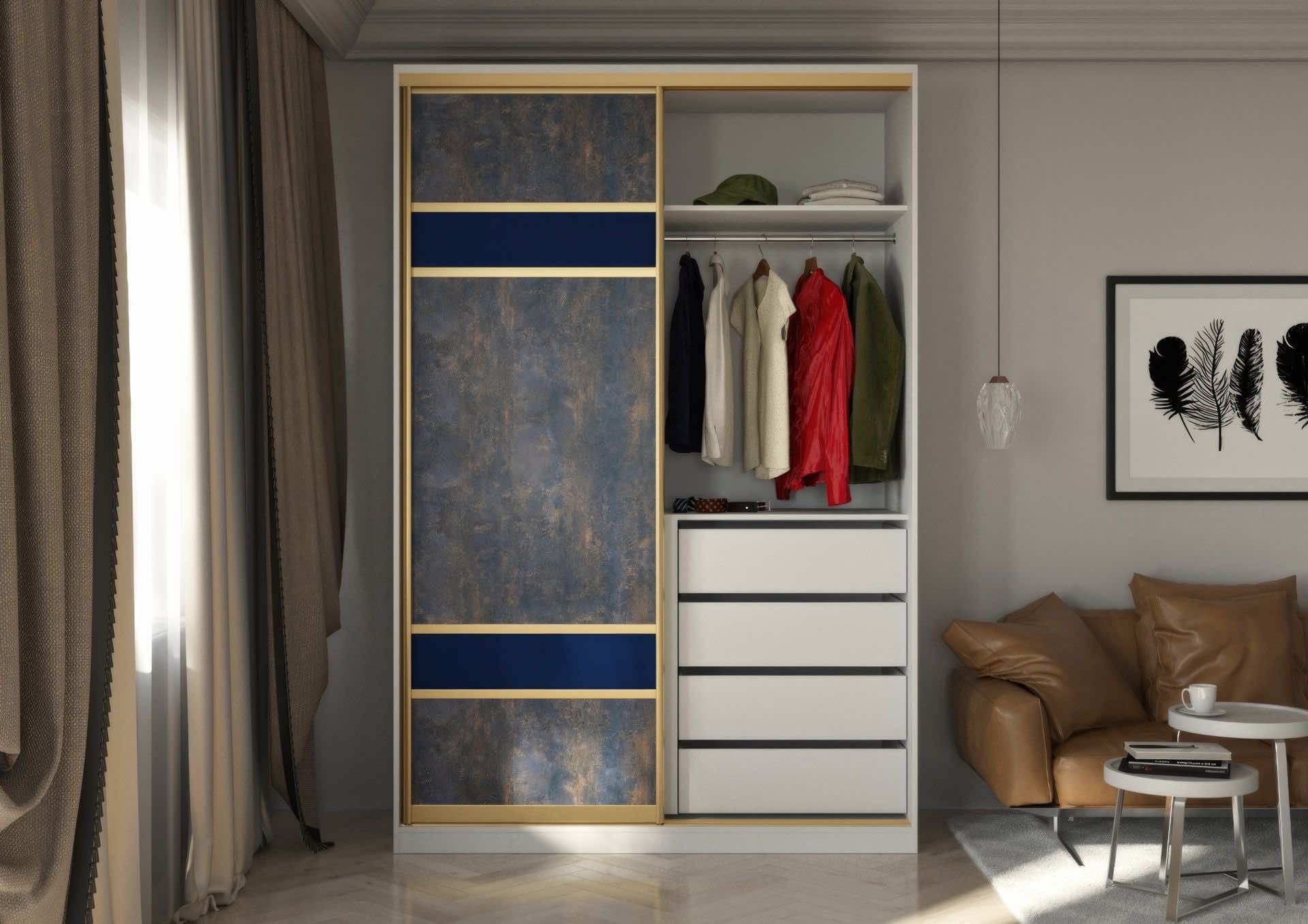 Встроенный шкаф в нише с распашной дверью и алюминиевой рамкой для санузла