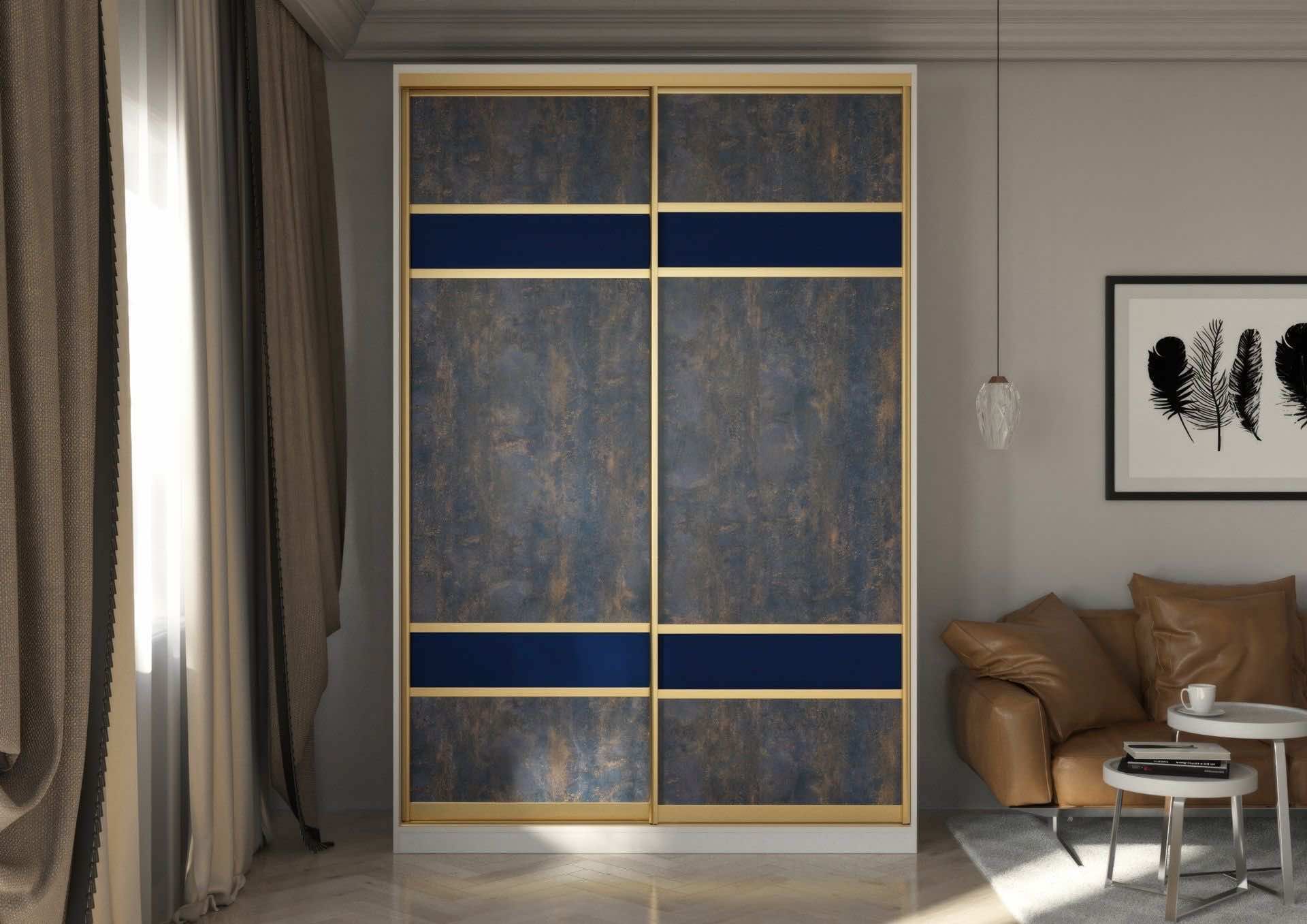 Встроенный шкаф в нише с распашной дверью и алюминиевой рамкой для санузла