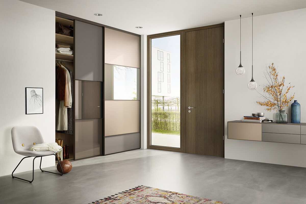 Раздвижная перегородка без нижней направляющей для зонирования помещений