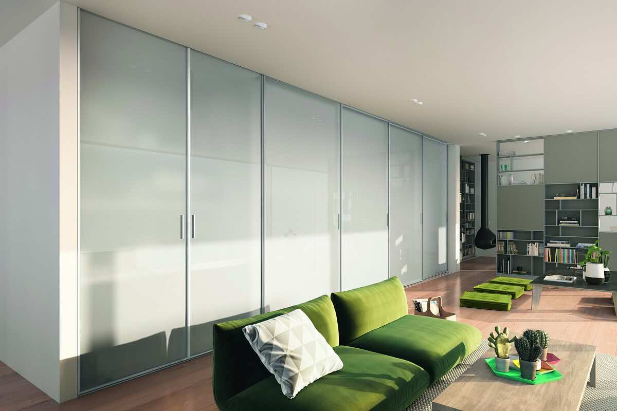 Гардеробная система на стойках Vitra Black из алюминия с полками на заказ