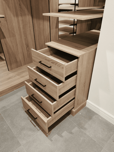 Комод Комод с полностью выдвижными ящиками в системе хранения для гардеробной