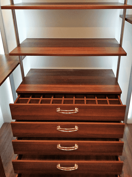 Комод для гардеробной с 4 выдвижными ящиками и верхними полками для аксессуаров