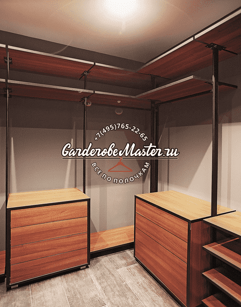 Гардеробная система с открытыми модулями и комодами