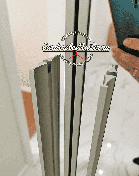 Профиль раздвижной системы для гардеробной с направляющими и уплотнителями