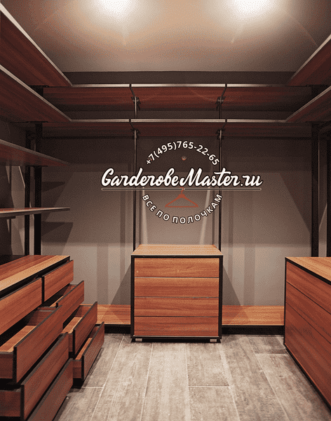 Симметричная гардеробная система с центральным модулем