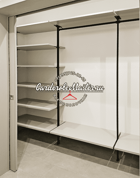 Гардеробная система с 5 полками, зоной под плечики и напольными платформами