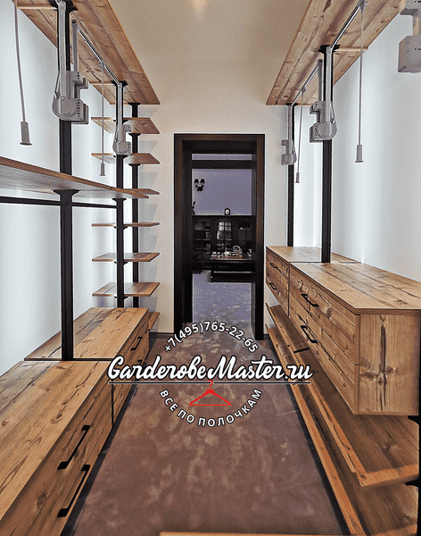 Гардеробная Гардеробная в стиле лофт с массивом дерева и открытыми полками