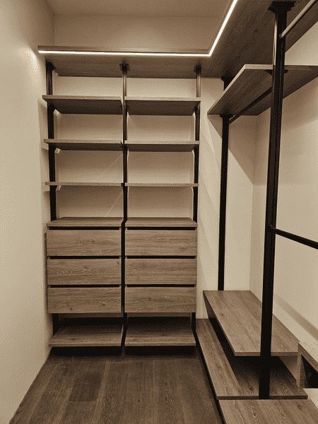 Гардеробная комната Гардеробная комната с полками и модулями