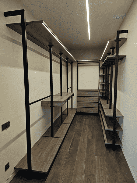 Узкая гардеробная Узкая гардеробная система в нише